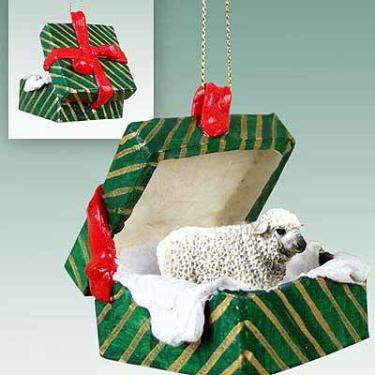Imagem de Conversation Concepts Caixa de presente de ovelhas enfeite de Natal branco - Delicioso!