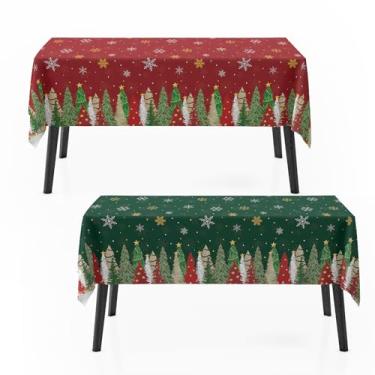 Imagem de Zharkoo Capa de mesa de árvore de Natal, toalha de mesa de plástico com flocos de neve e árvore verde, decoração de mesa descartável para jantares e festas de Natal, toalha de mesa retangular para