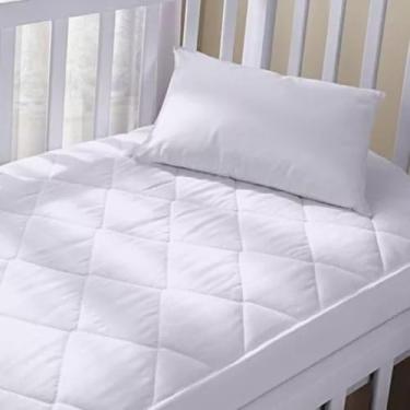 Imagem de Protetor de Colchão Impermeável para Berço Americano – Capa com Elástico Anti Xixi – 70x130cm – Toque Suave, Resistente e Lavável – Cor Branca