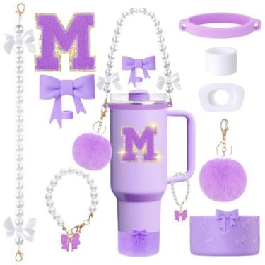 Imagem de MOTEERLLU Conjunto de acessórios de copo Stanley roxo de 9 peças para copo de 850 g 1,502 g com alça, incluindo enfeite de palha de arco e bota, alça de alça de pérola e pingente de alça, adesivo de