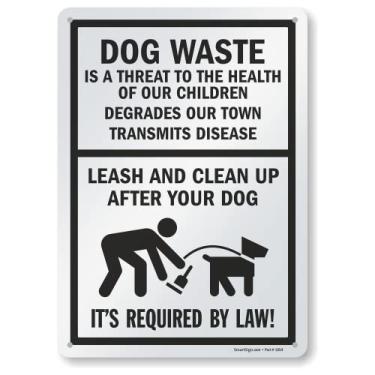 Imagem de SmartSign Placa de metal "Dog Waste Is A Threat - Leash And Clean Up After Your Dog" de 35,5 x 25,4 cm, alumínio laminado à prova de ferrugem, preto e branco
