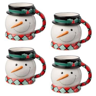 Imagem de Christmas Whimsy Snowman Conjunto de 4 canecas 3-D 500 ml – Adoráveis utensílios de bebida natalinos pintados à mão com chapéus e cachecóis festivos, perfeito para cacau quente, café, chá e presente