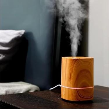 Imagem de Difusor Umidificador de Ar Portátil 150ml com Luz LED 360° – Aromaterapia e Relaxamento, USB Bivolt, Design Moderno para Casa e Escritório (Marfim)