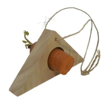 Imagem de Porta Feno Triangular Madeira Pinus Para Roedores Acessório Corda Sisa