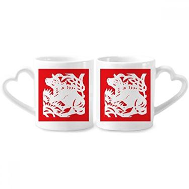 Imagem de Conjunto de canecas de porcelana de casal do zodíaco da China com corte de papel e coração