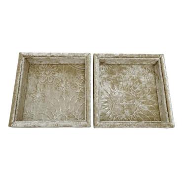 Imagem de AgentMoon Conjunto de 2 bandejas de joias de veludo luxuoso, bandeja de exibição de balcão de loja. Pires facilmente móveis para pulseiras de armazenamento, brincos, anéis, waches etc. 12 x 12 x 3 cm