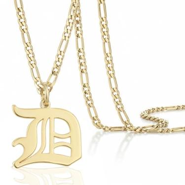 Imagem de Colar masculino com pingente de inicial banhado a ouro 14k Beleco – Colar com letra A-Z com corrente fígaro, joia com pingente de alfabeto de ouro personalizado em inglês antigo, Medium, Banhado a
