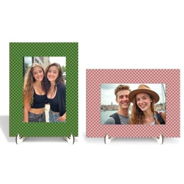 Imagem de SAPEYKR 2 porta-retratos de madeira com estampa quadriculada verde rosa com suporte de madeira, exibição de mesa, quarto, sala de estar, escritório, decoração de casa, acessórios de mesa, suprimentos