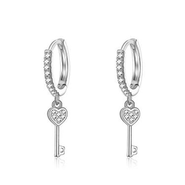 Imagem de Brinco de argola delicado para mulheres e meninas – Conjunto de brincos pequenos de argola com borboleta, abelha, pingente de chave em prata esterlina 925 ou banhado a ouro 18K, Metal, Zircônia cúbica
