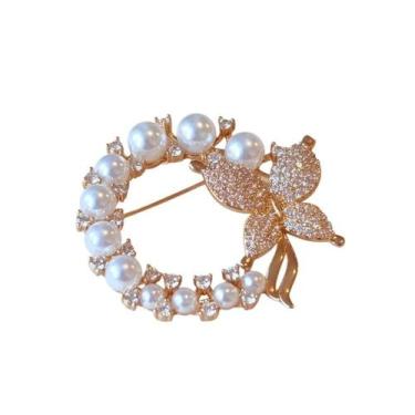 Imagem de Broche Redondo com Pérolas, Pedras e Borboleta - - Pistache Acessórios