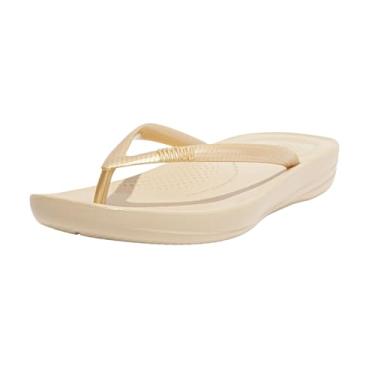 Imagem de FitFlop Chinelo feminino iQushion de borracha com palmilha contornada para caminhar, sandálias ergonômicas leves com suporte de arco e almofadas de impacto nos pés, dourado, 11 EUA feminino