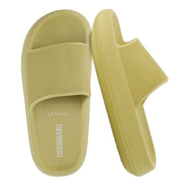 Imagem de CUSHIONAIRE Pantufas femininas Feather EVA – Chinelos femininos confortáveis, sapatos de banho internos e externos, chinelos essenciais para praia, Amarelo, 41