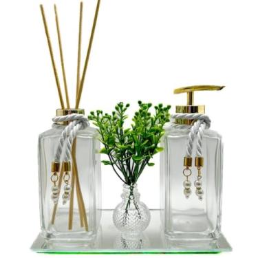 Imagem de Kit Frascos de Vidro Para Lavabo Luxo Cristal 250ml com Difusor, Saboneteira, Bandeja Espelhada, Vaso com Folhagem e Varetas(DOURADO)