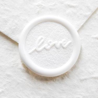 Imagem de Nuvretk 30 adesivos de lacre de cera feitos à mão, design de amor, selos de envelope autoadesivos para convites de casamento, aniversário, festa e eventos (branco)