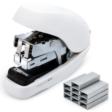Imagem de M&G Grampeador de mesa com grampos, conjunto de grampeador branco pequeno sem esforço, capacidade para 20 folhas, um dedo, 1000 grampos padrão, grampeadores de escritório para mesa, fácil de carregar