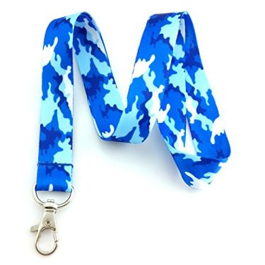 Imagem de Cordão azul camuflado com estampa de camuflagem, chaveiro com porta-crachá