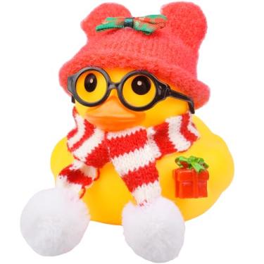 Imagem de CoFuBcad Pato de borracha de Natal de 7,9 cm, decorações engraçadas de painel de carro de pato amarelo com chapéu, cachecol e óculos de sol, enfeites de carro de patinho estridente, acessórios de mesa