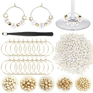 Imagem de Galaton Conjunto de 50 pingentes de taça de vinho faça você mesmo, 500 contas de letras, 300 pingentes de contas de ouro, 50 anéis, 1 pinça para taças de caule, etiquetas personalizadas para decoração