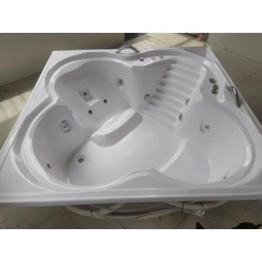 Imagem de Banheira Quadrada ÔNIX com hidro Tamanho 1,59 x 1,59 x 0,51  - Minas B