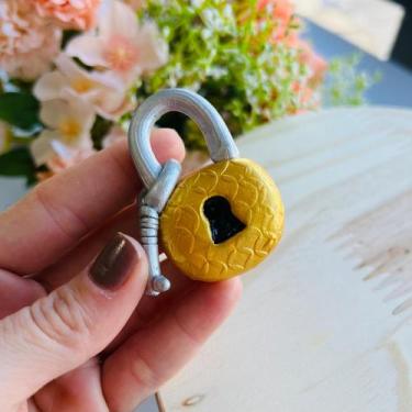 Imagem de Representante de Segredo - Cadeado em Biscuit - Bonecos Para Constelaç
