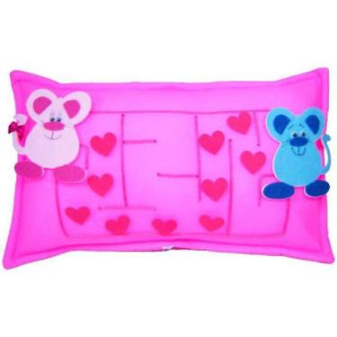 Imagem de Almofada Labirinto com Personagens e Corações - 44x28x9 cm