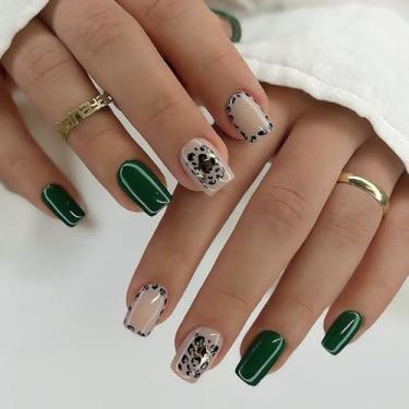 Imagem de Green Press on Nails Kit Unhas postiças quadradas curtas com design simples cola em gel nas unhas para mulheres cobertura completa bastão falso acrílico manicure para casamento 24 peças