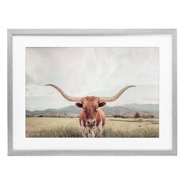 Imagem de Stupell Industries Longhorn Retrato Open Meadow Impressão emoldurada preta sob vidro, design por Sisi e Seb, 14 x 20