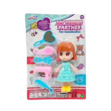 Imagem de MENININHA com Vestidinho e Utensílios de Beleza