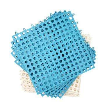 Imagem de Niwaes Tapete de gaiola de coelho com 12 peças de plástico para descanso de coelhinho para gaiola de arame, almofada para pés de animais de estimação de 30 x 30 cm, com furos para furão de chinchila,