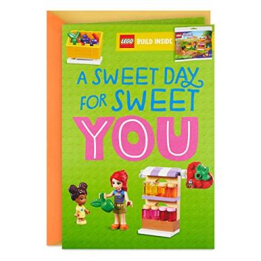 Imagem de Hallmark Cartão de aniversário para crianças com legos (kit de construção do mercado de amigos, a partir de 5 anos)