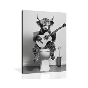 Imagem de OWNANRTHM Highland Cow Tela de Banheiro Arte de Parede Animais Engraçados Imagens de Banheiro Vaca Highland Toca Guitarra no Banheiro Pintura Preto e Branco Animais Cartaz para Banheiro Emoldurado