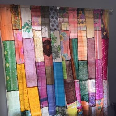 Imagem de Cortinas Boho Gypsy Hippy Bohemian para pendurar na parede feitas à mão Boho patchwork, seda sari indiana vintage, multicor, 203 x 106 cm, conjunto de 2 painéis