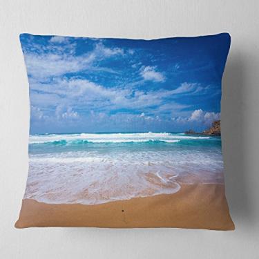 Imagem de Designart Serene Atlantic Seashore Portugal' Seascape Throw sala de estar, sofá, almofada de alta qualidade + capa de almofada impressa em ambos os lados 40,64 cm x 40,64 cm