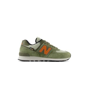 Imagem de New Balance Tênis unissex adulto 574 V2 Season, Olivina escura/argila de campo interno/preto, 7.5 Wide Women/6 Men