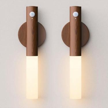 Imagem de WhitePoplar Luzes noturnas com sensor de movimento recarregável - Arandelas de parede operadas por bateria de 2200 mAh, arandela de luzes de parede sem fio, luz de corredor portátil magnética para