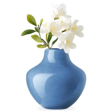 Imagem de Torre & Tagus Vaso de vidro soprado com boca de 10 cm para flores - Vaso de mesa pequeno azul opaco e pequeno detalhe azul feito à mão para decoração de casa costeira, vasos de botão neutro como