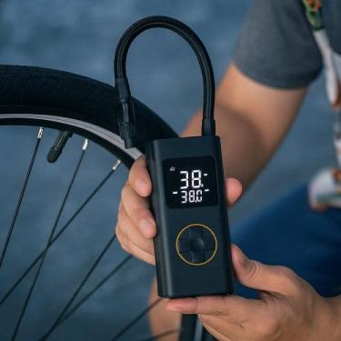 Imagem de Bomba de Ar Digital Portátil Preta para Pneus Bicicleta Carro Moto Com