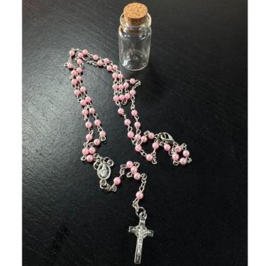 Imagem de Terço N. Sra. Das Graças Pérola Com Fecho Prateado + Garrafa Vidro C4 