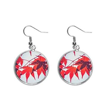 Imagem de Brinco feminino com pingente de prata com folhas de bordo vermelho e imagem natureza