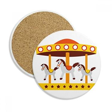 Imagem de Caneca porta-copos com ilustração de carrossel colorida de parque de diversões, pedra absorvente de proteção de mesa