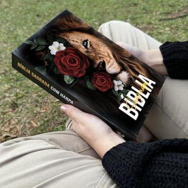 Imagem de Bíblia Sagrada Leão Com Rosas Vermelhas Capa Dura Com Harpa LETRAS MÉD