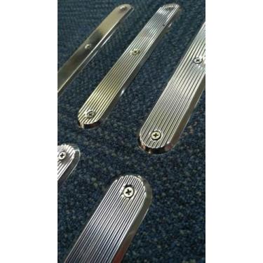 Imagem de Piso Tátil Inox Parafuso Direcional Frisado - Metro Linear - WAT Acess
