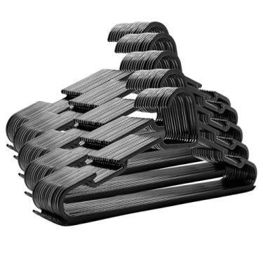 Imagem de Kit 50 Cabides Pretos Adulto Plástico Resistente para Roupas | Organização de Guarda-Roupa e Loja