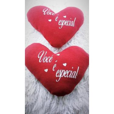 Imagem de coração  de moletom pelúciado vermelho  - rocha do mar 