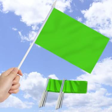 Imagem de Mini bandeira verde pacote com 12 - Bandeiras pequenas em miniatura em branco verde sólido na vara - Cores vivas e resistentes ao desbotamento - 12 x 20 cm com mastro sólido e topo de lança