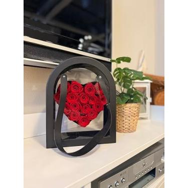 Imagem de Lanterna de exibição de coração rosa preservada, 13 rosas eternas em moldura branca, preta (moldura preta, rosa vermelha)
