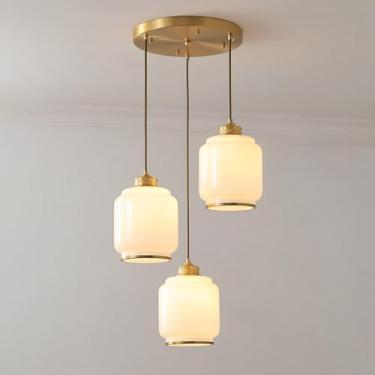 Imagem de Lustre moderno dourado com três lâmpadas pendentes de vidro branco para sala de jantar, lustre de cobre para interiores com 3 lâmpadas, ideal para ilha de cozinha, quarto ou escritório.