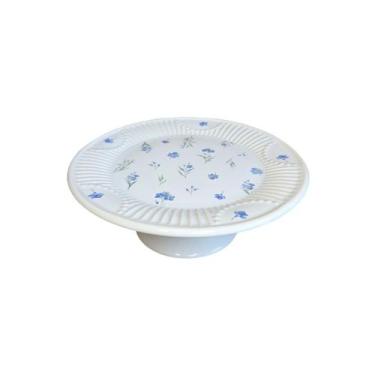 Imagem de Prato de Bolo Com Pé em Cerâmica Relevado Azul e Branco Campestre P 20