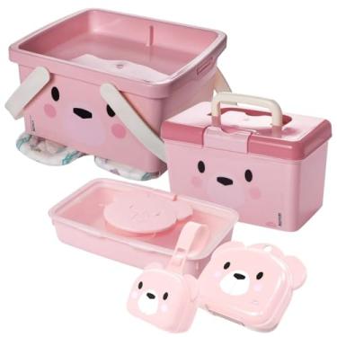 Imagem de Conjunto Infantil Porta Fraldas Descartáveis com abertura tipo fenda, Tampa com travas e Alças de Transporte + Maleta Farmácia com Tampa Basculante, Trava de Segurança e Alça de Transporte + Porta Lenço Umedecido de Plástico com Fechamento Hermético de Borracha e Sistema de Abertura Facilitado + Por