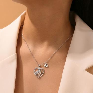 Imagem de Colar feminino banhado a ouro 14K - pingente de coração de unicórnio com inicial A-Z, pingente gargantilha delicada, pingente não hipoalergênico manchado, presentes de aniversário personalizados